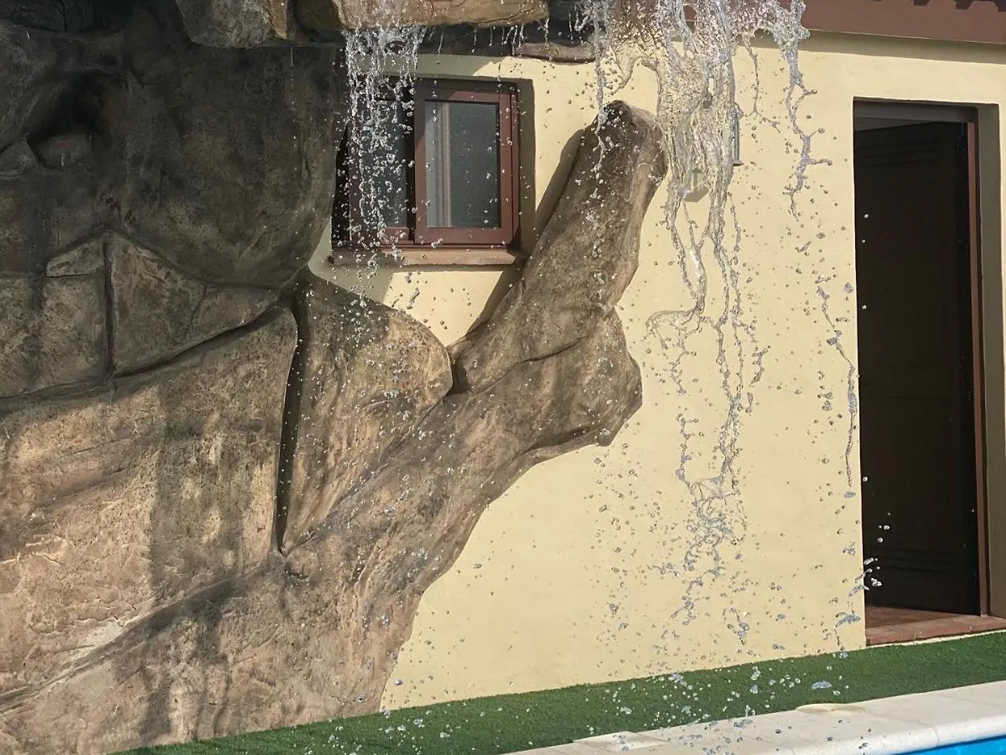 Hostel Alojamientos Turisticos Carmencita Bolonia İspanya