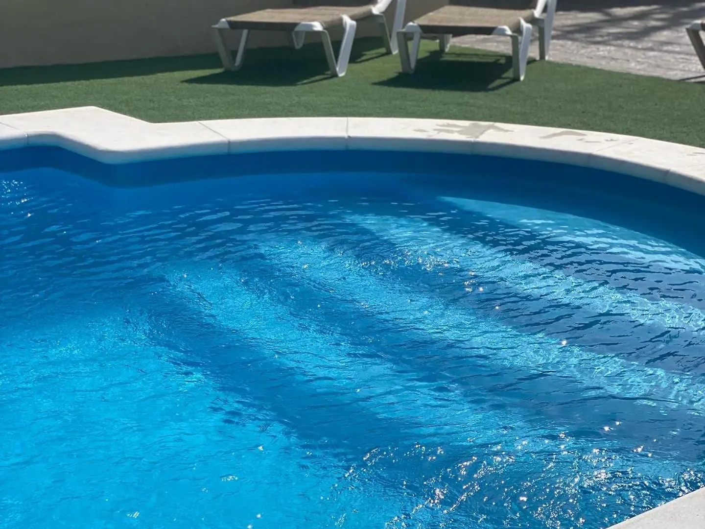 Hostel Alojamientos Turisticos Carmencita Bolonia İspanya